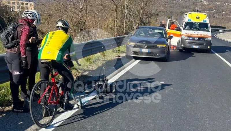 CUORGNE' - Auto pirata investe un ciclista sulla circonvallazione: l'uomo elitrasportato al Cto - FOTO