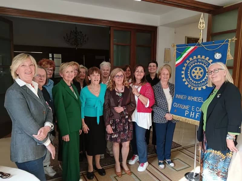 CUORGNE' - L'Inner Wheel compie 33 anni e festeggia con una donazione a favore del «Centro di aiuto alla vita»