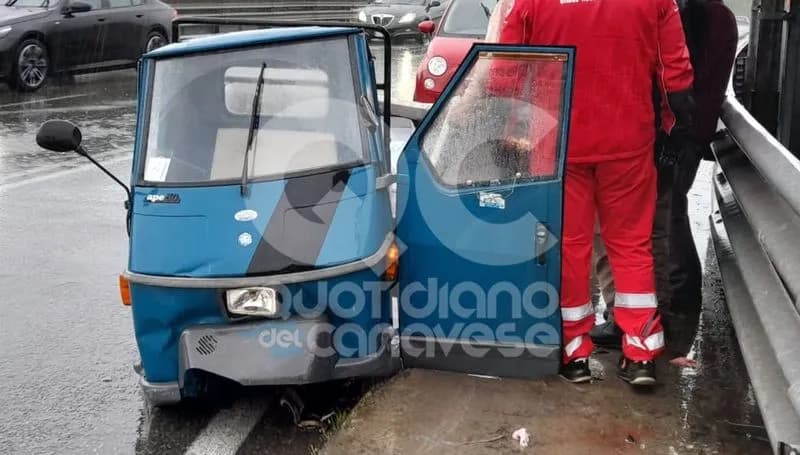 CUORGNE' - Pirata della strada tampona un'Ape Piaggio e scappa: presa dalla polizia locale - FOTO