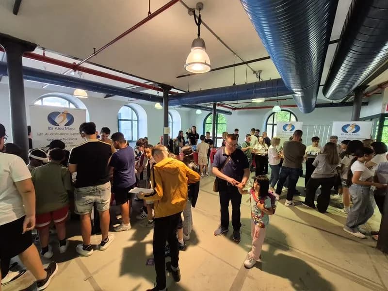CUORGNE' - Un successo il Salone dell'orientamento scolastico: in Manifattura più di 400 presenze - FOTO
