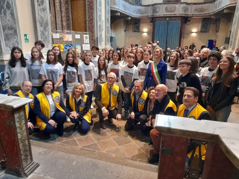 CUORGNE' - Un poster per la pace: il Lions alto Canavese premia gli studenti - FOTO