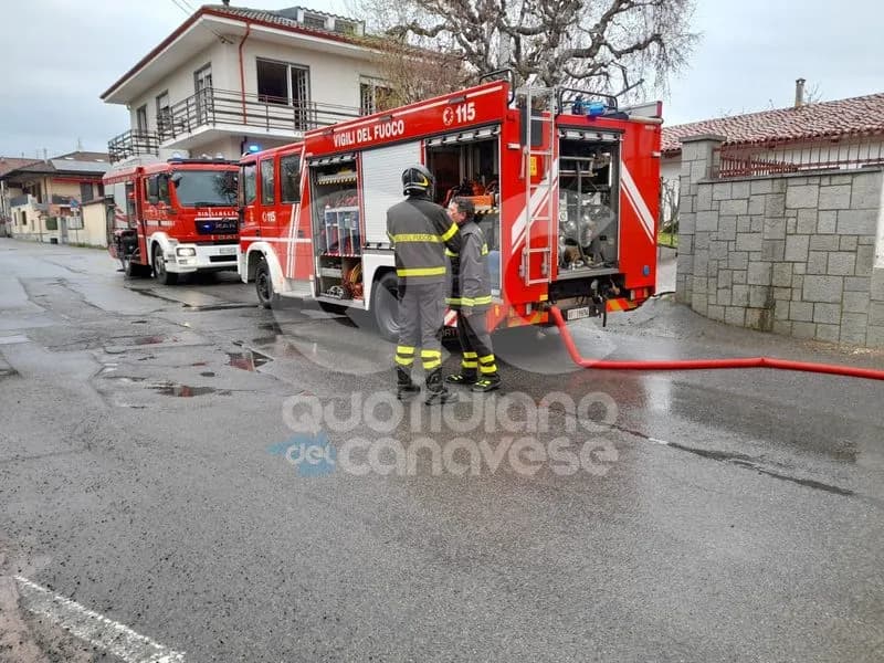 FAVRIA - Allarme incendio in via San Rocco, pronto intervento dei vigili del fuoco - FOTO