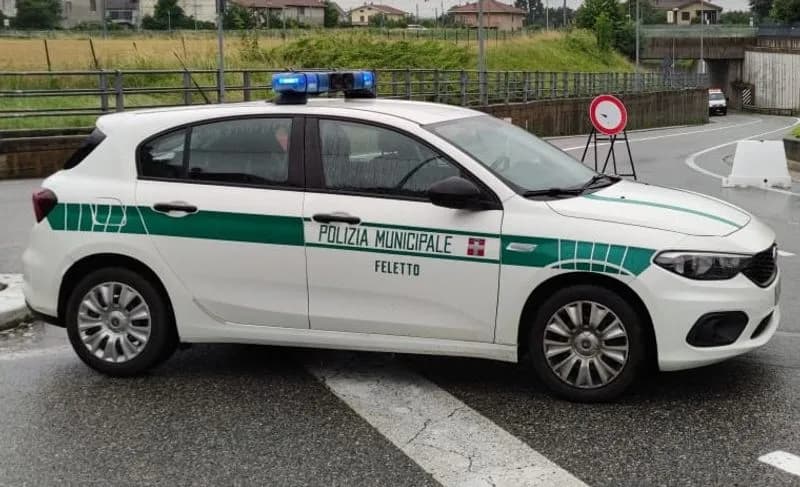 FELETTO - «Bimbi accompagnati sulla buona strada»: gli alunni a lezione dagli agenti di polizia locale