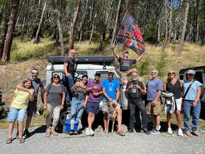 FORNO CANAVESE - Fino in Scozia alla guida di 5 Defender: l'iconico viaggio di 9 amici «in girula» - FOTO