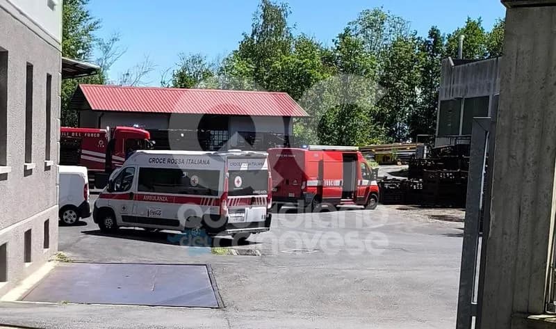 FORNO-PRATIGLIONE - Fiamme da un macchinario all'interno di un'officina meccanica: intervento dei vigili del fuoco