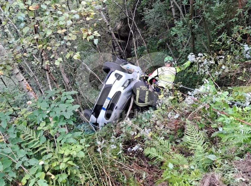 INGRIA-FRASSINETTO - Esce di strada con l'auto e finisce in una scarpata: ferita una donna