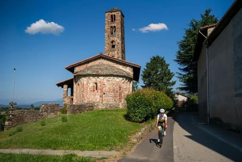 IVREA - «100x100 Donne», un'onda rosa su due ruote grazie a Paola Gianotti