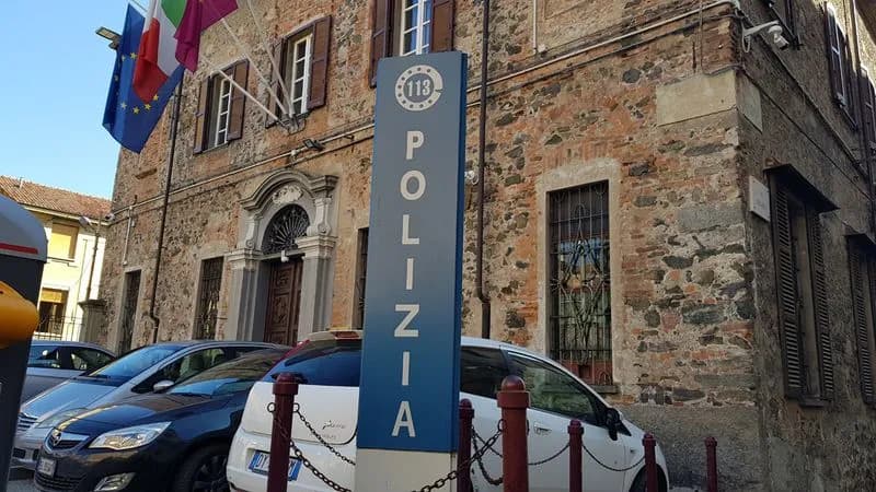 IVREA - Lo aspettano sotto casa e lo accoltellano: paura nella zona di San Grato