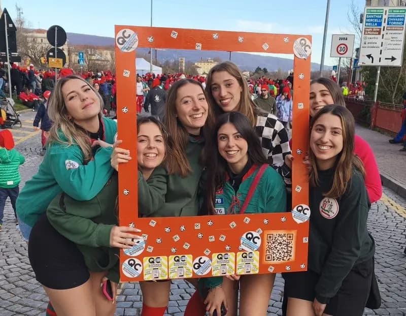 IVREA - In migliaia in piazza per la battaglia delle arance: ecco le #faccedacarnevale - VOLUME 1