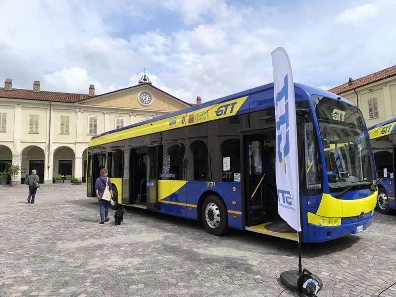 IVREA - Sono entrati in servizio i primi due autobus elettrici di Gtt - FOTO e VIDEO