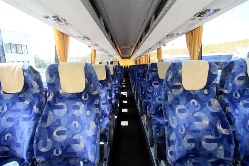 IVREA - «Non cancellate il bus diretto per Milano»: i pendolari raccolgono le firme