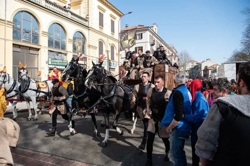 IVREA - Carnevale, ecco chi sono i giudici di carri e cavalli: alla battaglia delle arance 36 pariglie e 15 tiri a quattro