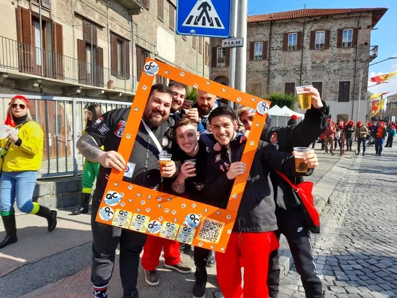 IVREA - Un mare di gente e tanto divertimento per la battaglia delle arance: ecco le #faccedacarnevale - VOLUME 3