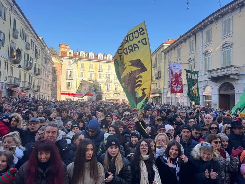 IVREA - Carnevale, la prima giornata ha fatto il pieno - FOTO