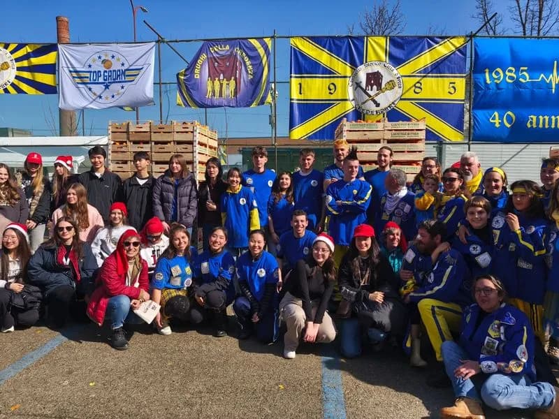 IVREA - Alisa dalla Turchia, Suzu e Rise dal Giappone, Natalia dall'Honduras e Lucia dall'Argentina al carnevale