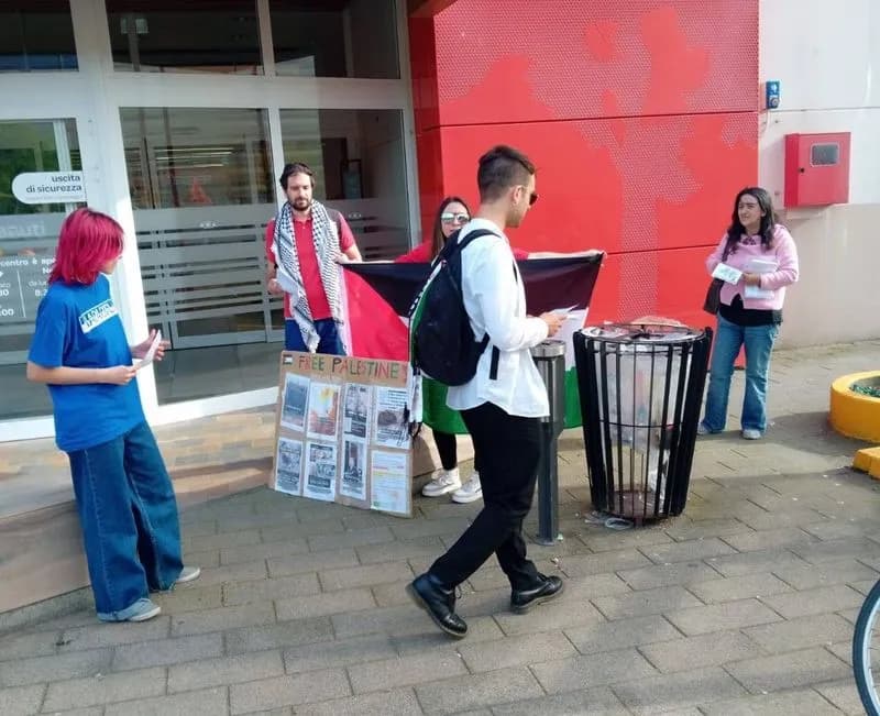IVREA - Il Comitato per la Palestina boicotta il Carrefour