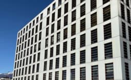 IVREA - Forte vento, danni al tetto del poliambulatorio Asl