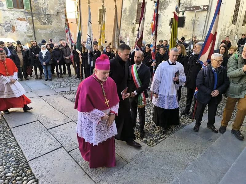 IVREA - Il vescovo apre un centro d'ascolto per dare aiuto a chi è vittima di abusi
