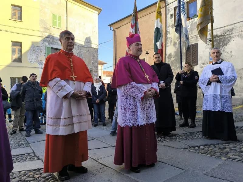 IVREA - Don Luca Meinardi rinuncia agli incarichi nella diocesi