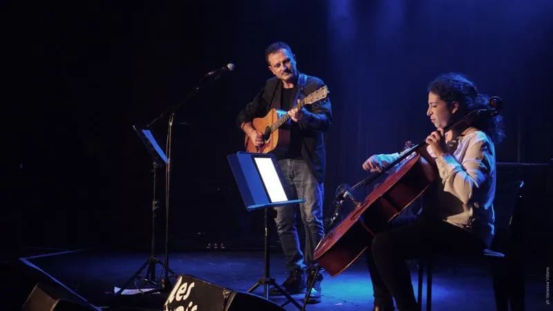 IVREA - Zanotti ha incantato Parigi al festival «Canzoni&Parole»