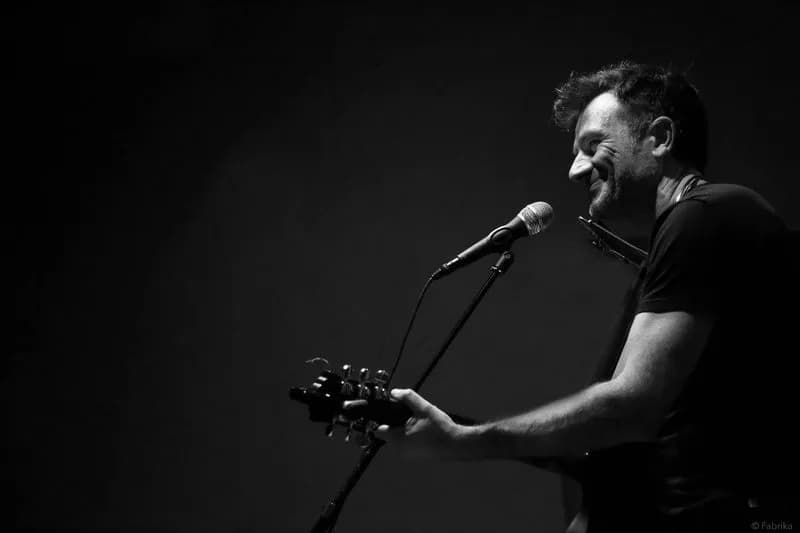 IVREA - Fabrizio Zanotti ospite del Festival «Canzoni&Parole» a Parigi