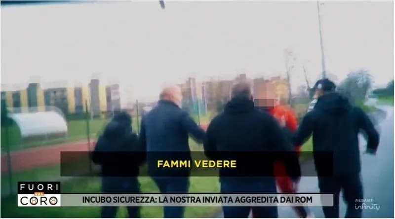 IVREA - La giornalista Delia Mauro e la troupe di Rete4 sono stati (di nuovo) aggrediti al campo nomadi