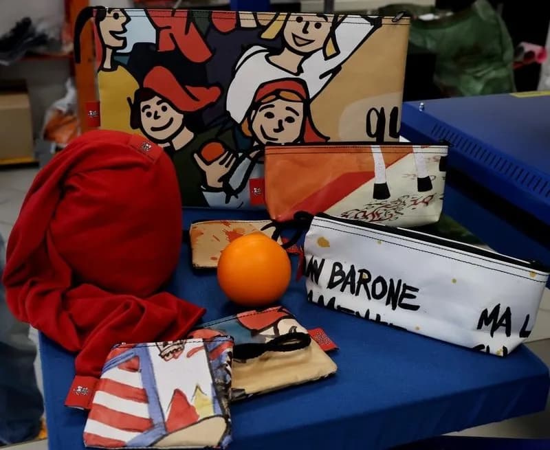 IVREA - Ladri in azione allo Storico Carnevale: rubati i gadget dallo stand della Fondazione