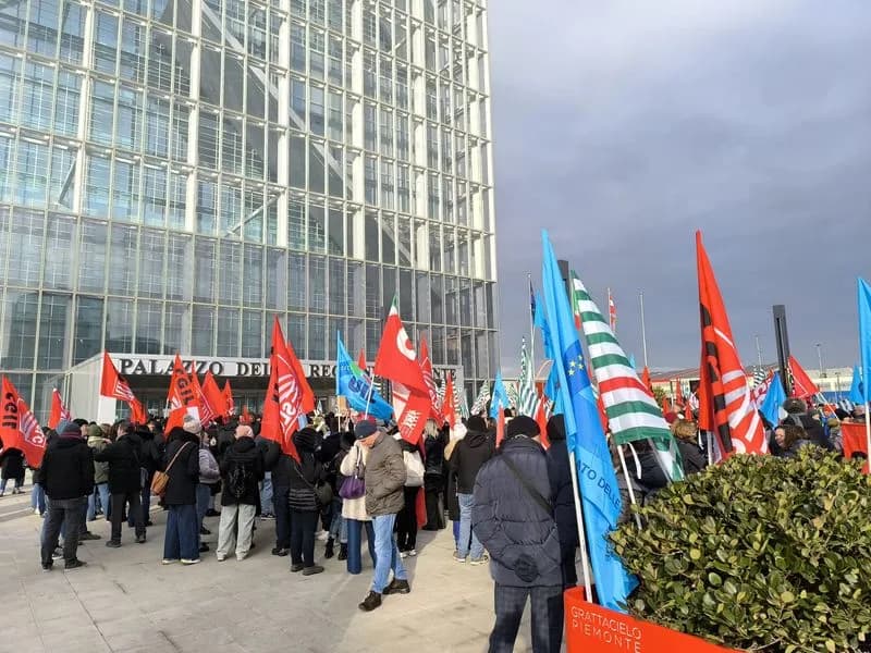 IVREA - Konecta, 700 posti di lavoro a rischio: l'azienda ha preso tempo e non è andata in Regione