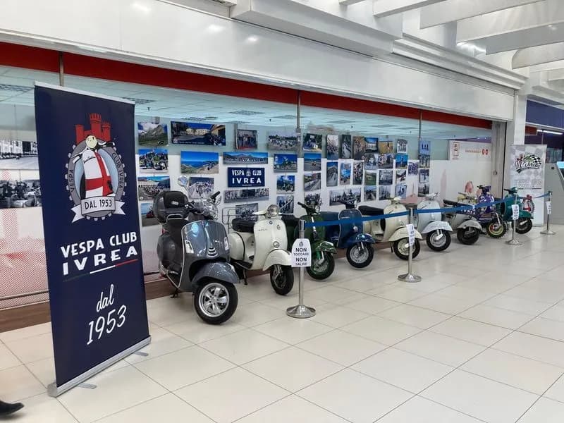 IVREA - Centinaia di vespisti in tour per il Canavese - FOTO