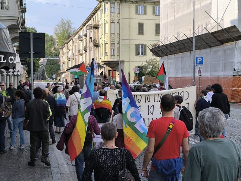 IVREA - «Per un futuro senza guerre e povertà»: manifestazione e corteo in centro storico - FOTO e VIDEO