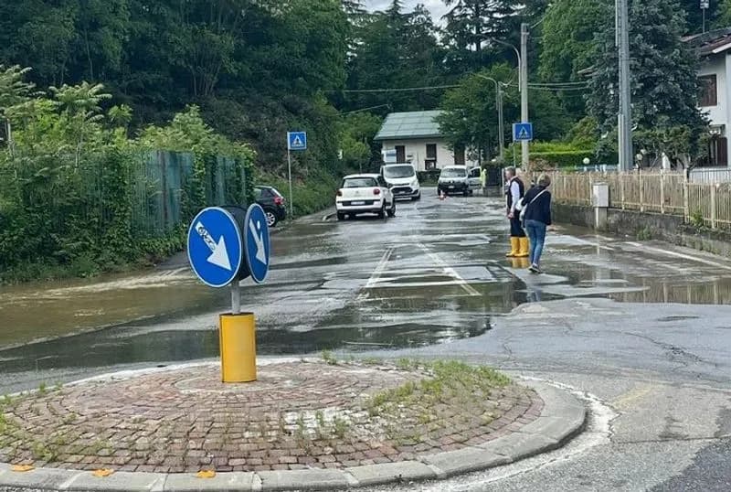 IVREA - Maxi perdita di acqua: chiusa via Lago San Michele
