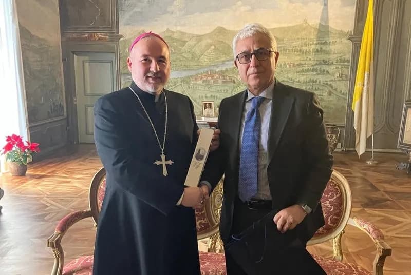 IVREA - La polizia consegna al vescovo l'olio di Capaci, in ricordo delle vittime di tutte le stragi mafiose