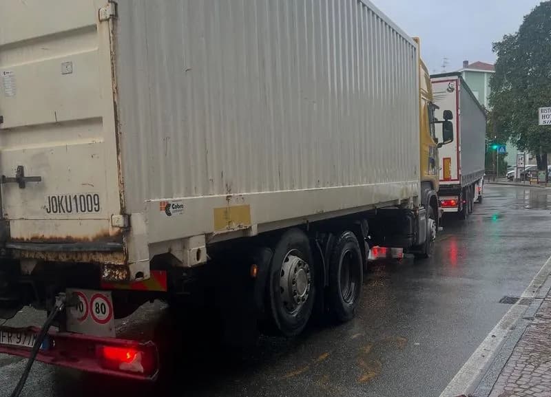 MALTEMPO IN CANAVESE - Sempre chiusa l'autostrada A5 Torino-Aosta: Ivrea invasa dai camion