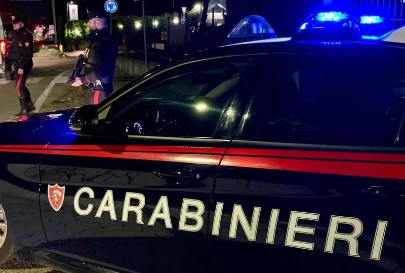 IVREA - Ricercato dalla procura è stato arrestato dai carabinieri mentre era «live» su Tik Tok con la fidanzata