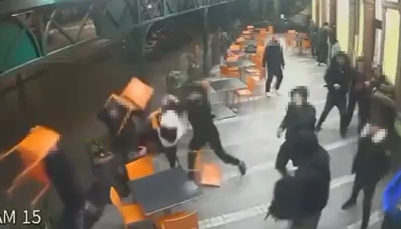 IVREA - Quindici denunciati (e tre sono minorenni) per la maxi rissa nel dehors del bar della stazione