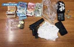 IVREA - Ha solo 15 anni ma già spaccia cocaina e crack: arrestato dalla polizia