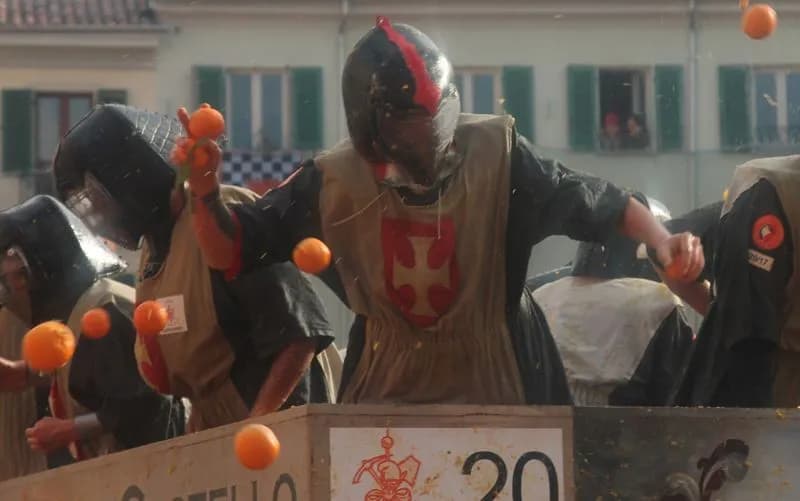 IVREA - Lo Storico Carnevale spiegato ai non eporediesi... da Violetta alla battaglia delle arance - FOTO e VIDEO