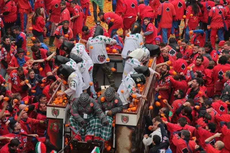 IVREA - Lo Storico Carnevale è (anche) una «macchina da soldi»: solo Venezia e Viareggio valgono di più in tutta Italia - FOTO e VIDEO