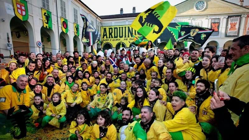 IVREA - Carnevale, chiusa la vicenda del sampietrino: accordo tra Arduini, Aranceri a piedi e sui carri e Fondazione