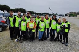 LEINI' - Il sindaco dei ragazzi ripulisce la città dai rifiuti insieme ad un gruppo di volontari - FOTO