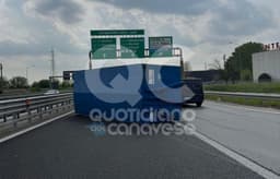 AUTOSTRADA A5 TORINO-AOSTA - Camion perde container dopo il casello: traffico in tilt verso Torino - FOTO