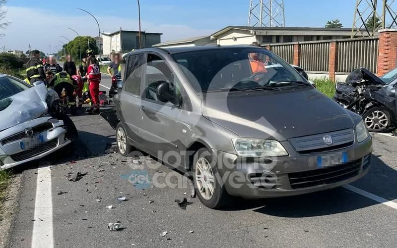LEINI - Scontro tra cinque auto: dimessi quattro dei sei feriti - FOTO