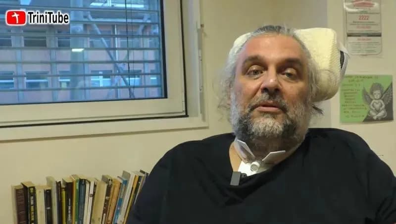 LEINI-MAPPANO - Il parroco don Riccardo Robella compare in video a tre mesi dal tremendo incidente stradale