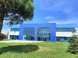 LEINI' - Scuola media nel mirino: scassinata la macchinetta del caffè e vandalizzata l'aula di informatica