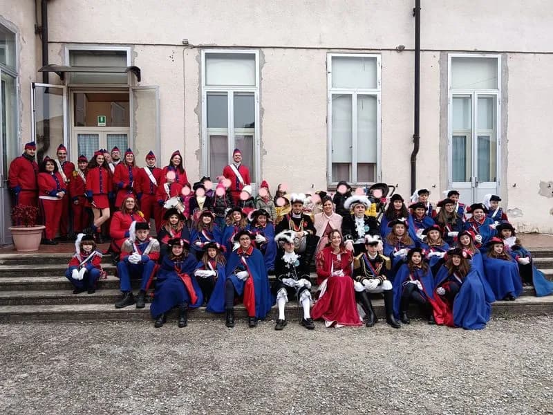 LESSOLO - Carnevale: Anita e Carlotta sono Castellana e mini Castellana - FOTO