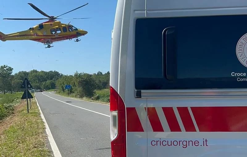 LESSOLO - Terribile schianto moto contro capriolo sulla provinciale: centauro elitrasportato al Cto