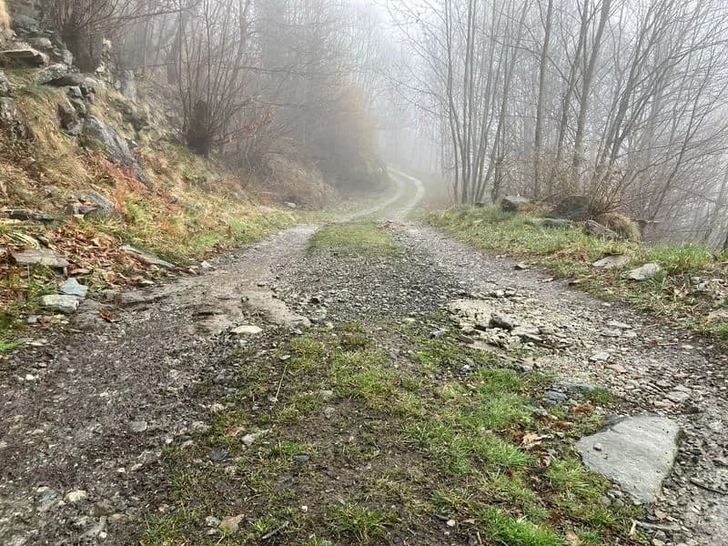 LOCANA - Senza la strada asfaltata e l'allaccio alla corrente elettrica, l'appello dei residenti di località Trucca - FOTO