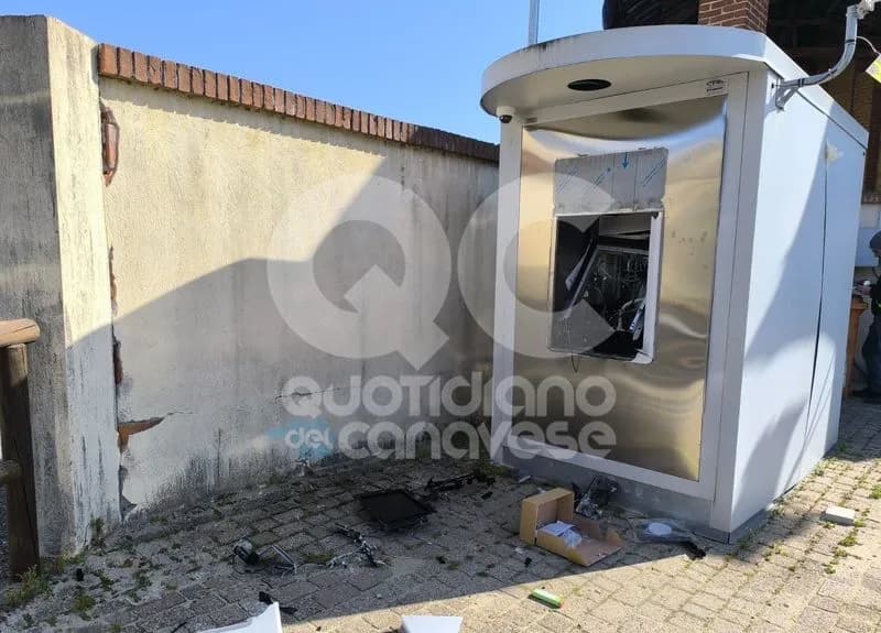 LOMBARDORE - Esplosione nelle notte: distrutto il Postamat di via XXIV Maggio - FOTO