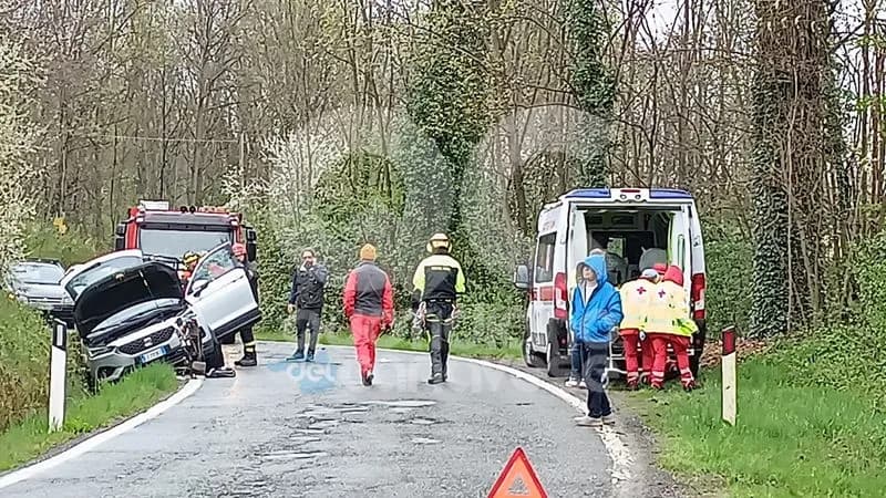 LOMBARDORE - Auto fuori strada sulla provinciale 20, due donne ferite trasportate all'ospedale di Ciriè
