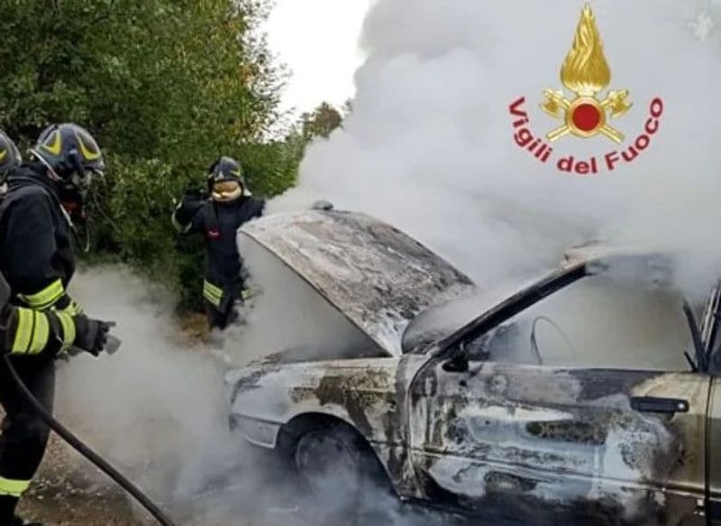 LOMBARDORE - Auto a fuoco durante la marcia sulla 460 del Gran Paradiso